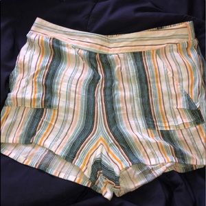 Stripped shorts with pockets!